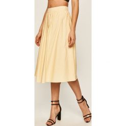 Glamorous - Spódnica. Żółte spódniczki damskie Glamorous, na co dzień, s, bez wzorów, z bawełny, casualowe, z podwyższonym stanem, rozkloszowane. Za 159,90 zł.