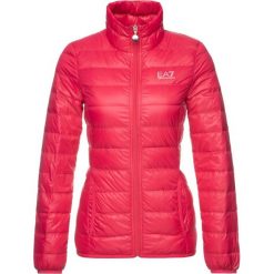 Kurtka puchowa EA7 Emporio Armani 8NTB13 TN12Z 1447. Różowe kurtki damskie EA7 Emporio Armani, m, bez wzorów, z puchu, bez kaptura. W wyprzedaży za 489,00 zł.