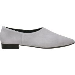 Mokasyny AI. Szare mokasyny damskie marki Gino Rossi, ze skóry, eleganckie, na płaskiej podeszwie. Za 199,90 zł.