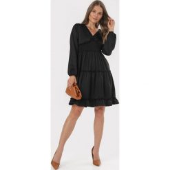 Czarna Sukienka Aetheneva. Czarne sukienki damskie Born2be, s, bez wzorów, bez kołnierzyka, bez rękawów, mini. Za 139,99 zł.