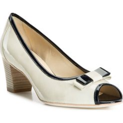 Buty damskie. Brązowe czółenka damskie Wittchen, ze skóry. W wyprzedaży za 299,90 zł.