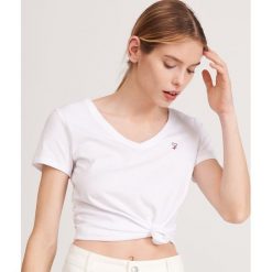 T-shirt z drobnym haftem - Biały. Białe t-shirty damskie Reserved, s, z haftami, bez kołnierzyka. W wyprzedaży za 24,99 zł.