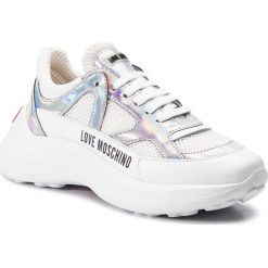 Sneakersy LOVE MOSCHINO - JA15286G07JX310A Irid. Białe półbuty damskie Love Moschino, ze skóry ekologicznej. Za 929,00 zł.