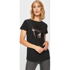 Trussardi Jeans - T-shirt. Białe bluzki damskie Trussardi Jeans, s, z nadrukiem, z bawełny, z okrągłym kołnierzem. Za 189,90 zł.