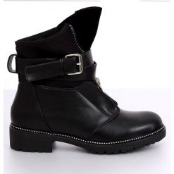 Botki militarne czarne NC821 Black. Czarne botki damskie ButyModne, ze skóry ekologicznej, klasyczne, bez obcasa, z paskami. W wyprzedaży za 179,00 zł.