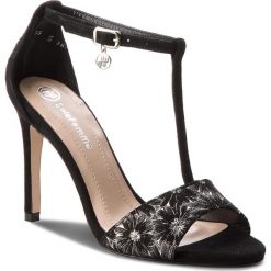 Sandały SOLO FEMME - 26410-53-020/H44-07-00 Czarny/Srebrny. Czarne klapki damskie Solo Femme, bez wzorów, ze skóry, bez obcasa, na obcasie. W wyprzedaży za 199,00 zł.