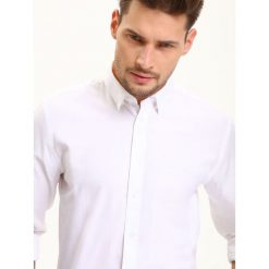 Koszula męska elegancka z żakardowej tkaniny. Białe koszule męskie Top Secret, m, bez wzorów, z bawełny, eleganckie, z klasycznym kołnierzykiem, z długim rękawem. W wyprzedaży za 39,99 zł.