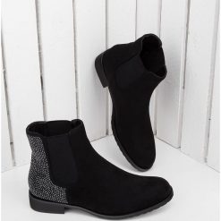 Botki damskie Bello Star B1109 Czarne. Czarne botki damskie BELLO STAR, z tworzywa sztucznego, klasyczne, na niskim obcasie, na obcasie, bez zapięcia. Za 99,00 zł.