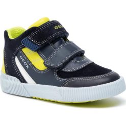 Sneakersy GEOX - B Kilwi B. A B94A7A 022BC C0749 D Navy/Lime. Niebieskie trampki chłopięce Geox, bez wzorów, z zamszu, bez zapięcia. W wyprzedaży za 189,00 zł.