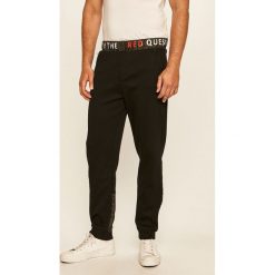 Guess Jeans - Spodnie. Czarne spodnie męskie Guess Jeans, na co dzień, s, z aplikacjami, z bawełny. W wyprzedaży za 279,90 zł.