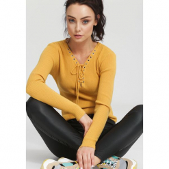 Żółty Sweter Somebody Like You. Żółte bez kategorii other, na zimę, xl. Za 69,99 zł.