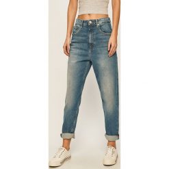 Tommy Jeans - Jeansy Mom Jean. Niebieskie jeansy damskie Tommy Jeans, z podwyższonym stanem. Za 449,90 zł.