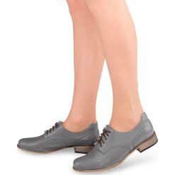 Półbuty damskie Pollonus 5905 Szare. Szare półbuty damskie Pollonus, bez wzorów, ze skóry, eleganckie, bez obcasa, na sznurówki. Za 180,00 zł.