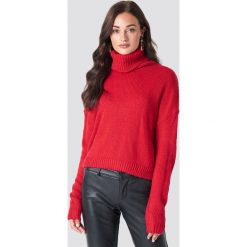 NA-KD Sweter oversize z wywijanym golfem - Red. Czerwone golfy damskie marki NA-KD, z dzianiny. Za 141,95 zł.