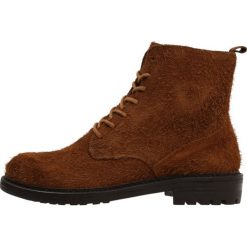 Buty zimowe męskie: GARMENT PROJECT ARMY Botki sznurowane tabacco