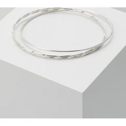 Vibe Harsløf EXCL TWISTED BANGLE Bransoletka silver. Szare bransoletki damskie marki Pandora, srebrne. Za 849,00 zł.