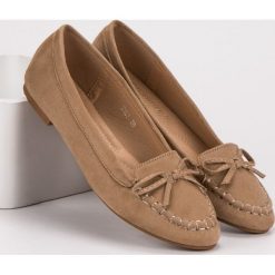 CIEMNOBEŻOWE MOKASYNY Z KOKARDKĄ. Brązowe mokasyny damskie SMALL SWAN. Za 52,90 zł.