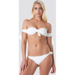 NA-KD Swimwear Dół bikini z wiązaniem - White. Białe bikini NA-KD Swimwear. Za 40,95 zł.