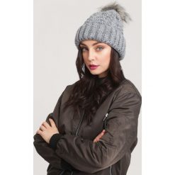 Szara Czapka Clout. Szare czapki damskie Renee, na zimę, z dzianiny. Za 59,99 zł.