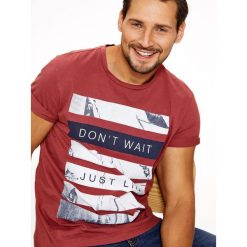 T-shirty męskie: T-SHIRT MĘSKI Z NADRUKIEM