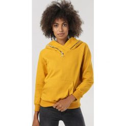 Żółta Bluza Lorella. Żółte bluzy damskie Born2be, s, bez wzorów, bez rękawów, z kapturem. Za 69,99 zł.