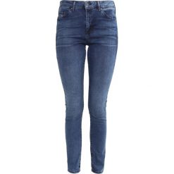Topshop LEIGH Jeans Skinny Fit light blue. Niebieskie rurki damskie marki Topshop. Za 209,00 zł.