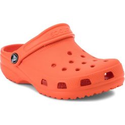 Klapki CROCS - Classic Clog K 204536 Tangerine. Pomarańczowe klapki chłopięce Crocs. W wyprzedaży za 99,00 zł.