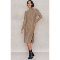 Sukienki: NA-KD Dzianinowa sukienka z rozcięciami – Beige