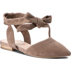 Sandały CAPRICE - 9-24213-30 Taupe Seude 343. Brązowe klapki damskie Caprice, bez wzorów, ze skóry, bez obcasa, na obcasie. W wyprzedaży za 189,00 zł.