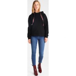 Bluzy rozpinane damskie: Vero Moda VMANSLIE Bluza z kapturem black