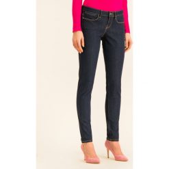 Jeansy Skinny Fit Guess Jegging W01A27 D2QU1. Niebieskie jeansy damskie Guess. W wyprzedaży za 329,00 zł.