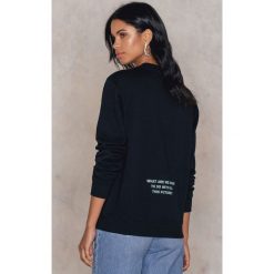 Bluzy damskie: NA-KD Bluza All This Future - Black