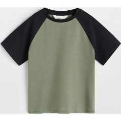 Mango Kids - T-shirt dziecięcy Block 110-164 cm. Żółte t-shirty chłopięce Mango Kids, bez wzorów, z bawełny, bez rękawów. Za 35,90 zł.