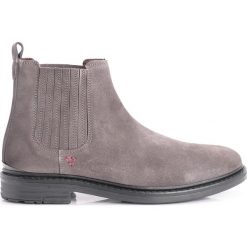 Guess Sztyblety "Jim". Sztyblety męskie Guess, ze skóry, bez zapięcia. Za 259,00 zł.