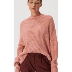 Połyskujący sweter - Różowy. Różowe swetry damskie Sinsay, s, bez wzorów, bez rękawów, bez kaptura. Za 59,99 zł.