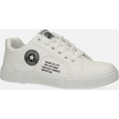 Białe buty sportowe sznurowane casu k-23. Białe buty sportowe męskie Casu, na sznurówki. Za 39,99 zł.