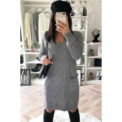 Sukienka DIGOLA GREY. Szare sukienki damskie IVET, bez wzorów, z dzianiny, bez kołnierzyka, z długim rękawem, długie, mini. W wyprzedaży za 49,00 zł.