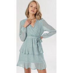 Jasnozielona Sukienka Daemaris. Zielone sukienki damskie Born2be, s, bez wzorów, bez kołnierzyka, bez rękawów, mini. Za 119,99 zł.