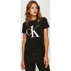 Calvin Klein Underwear - T-shirt CK One. Czarne bluzki damskie Calvin Klein Underwear, s, z nadrukiem, z elastanu, casualowe, z okrągłym kołnierzem, z krótkim rękawem. Za 149,90 zł.