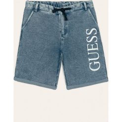 Guess Jeans - Szorty dziecięce 118-175 cm. Niebieskie spodenki chłopięce Guess Jeans, z nadrukiem, z elastanu, casualowe. Za 179,90 zł.