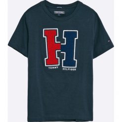 Tommy Hilfiger - T-shirt dziecięcy 128-176 cm. Szare t-shirty chłopięce TOMMY HILFIGER, z nadrukiem, z bawełny, z okrągłym kołnierzem. W wyprzedaży za 149,90 zł.