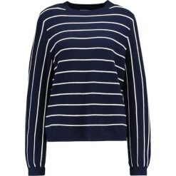 Swetry klasyczne damskie: NORR Sweter navy