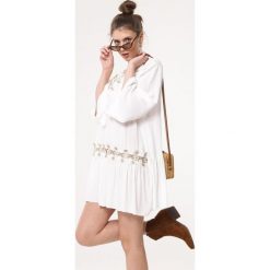 Biała Sukienka Of The Best. Białe sukienki damskie Born2be, s, bez wzorów, bez kołnierzyka, bez rękawów, mini. Za 109,99 zł.