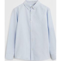 Mango Kids - Koszula dziecięca Oxford 110-164 cm. Niebieskie koszule chłopięce Mango Kids, bez wzorów, z bawełny, eleganckie, z klasycznym kołnierzykiem, z długim rękawem, długie. Za 59,99 zł.