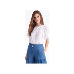 Koszula EMMA. Białe koszule damskie Martino demi, na co dzień, s, bez wzorów, eleganckie, z klasycznym kołnierzykiem, bez rękawów. Za 279,00 zł.