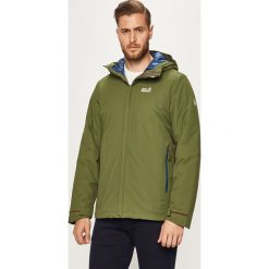 Jack Wolfskin - Kurtka. Zielone płaszcze męskie Jack Wolfskin, s, bez wzorów, z poliesteru, krótkie, z kapturem. W wyprzedaży za 579,90 zł.