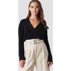 NA-KD Sweter z dekoltem V - Black. Czarne swetry klasyczne damskie marki NA-KD, dekolt w kształcie v. Za 121,95 zł.