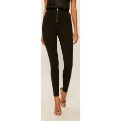 Marciano Guess - Spodnie. Czarne spodnie damskie MARCIANO GUESS, z aplikacjami, z elastanu, z podwyższonym stanem. W wyprzedaży za 459,90 zł.