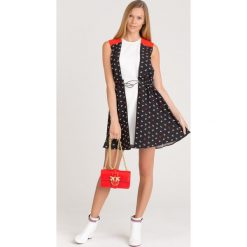 SUKIENKA PINKO. Czarne sukienki damskie Pinko, na co dzień, bez wzorów, z okrągłym kołnierzem, bez rękawów, mini, proste. Za 605,00 zł.