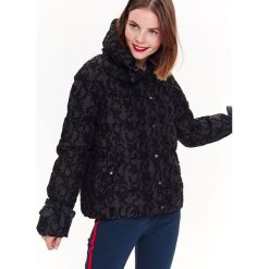 KRÓTKA KURTKA Z TKANINY W STRUKTURALNY KWIATOWY WZÓR. Czarne kurtki damskie zimowe Top Secret, z tkaniny. Za 149,99 zł.